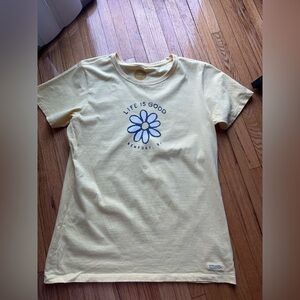 Life is Good medium t shirt women’s Newport RI